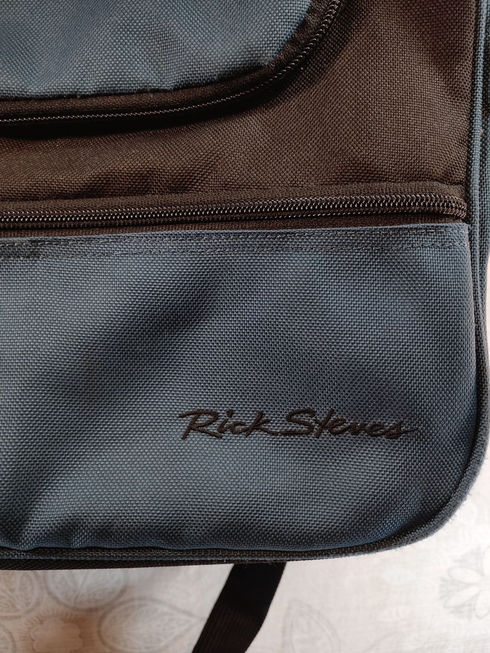 Rick Steves Green and Black Euro Flight Travel /Carry On/Duffle Bag - Picture 2 of 8